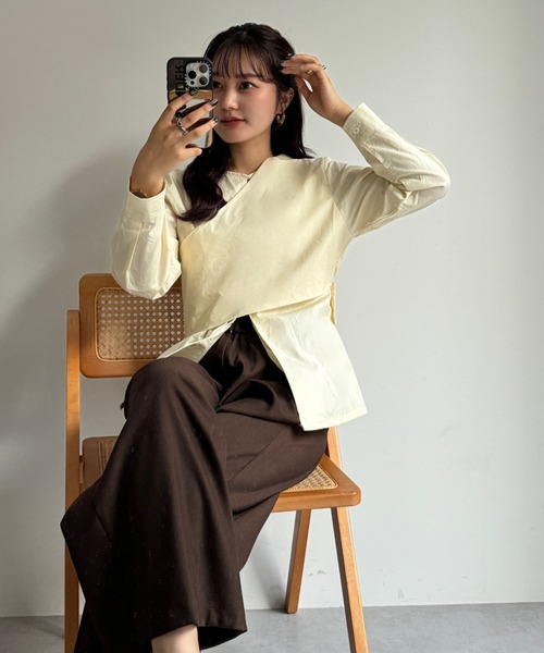 efill(エフィル)の「ウエスト 切り替え ブラウス シャツ(シャツ/ブラウス・レディース・ベージュ・FREE)」の2枚目の写真