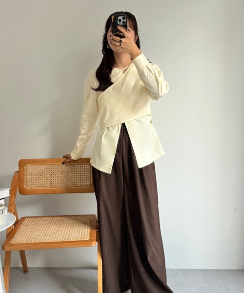 efill(エフィル)の「ウエスト 切り替え ブラウス シャツ(シャツ/ブラウス・レディース・ベージュ・FREE)」の5枚目の写真