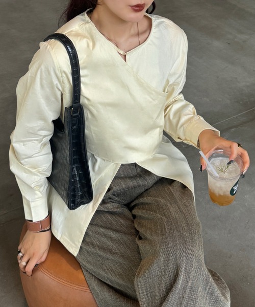 efill(エフィル)の「ウエスト 切り替え ブラウス シャツ(シャツ/ブラウス・レディース・ベージュ・FREE)」の18枚目の写真