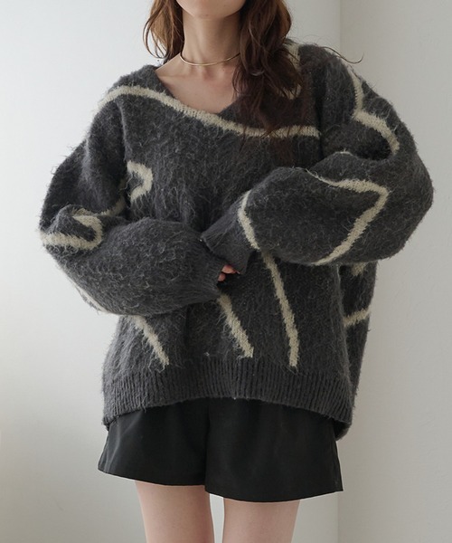 raffime（ラフィミー）の「Vネックニュアンスニット（ニット/セーター・レディース・グリーン/モカ/アイボリー/ブラック/チャコールグレー/ブラウン系その他・フリー）」の4枚目の写真