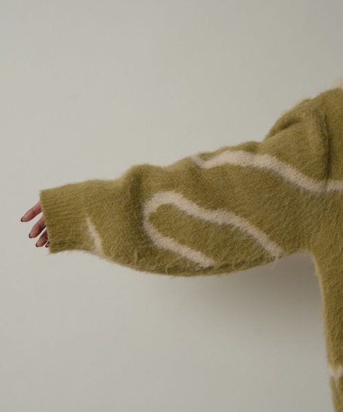 raffime（ラフィミー）の「Vネックニュアンスニット（ニット/セーター・レディース・グリーン/モカ/アイボリー/ブラック/チャコールグレー/ブラウン系その他・フリー）」の9枚目の写真