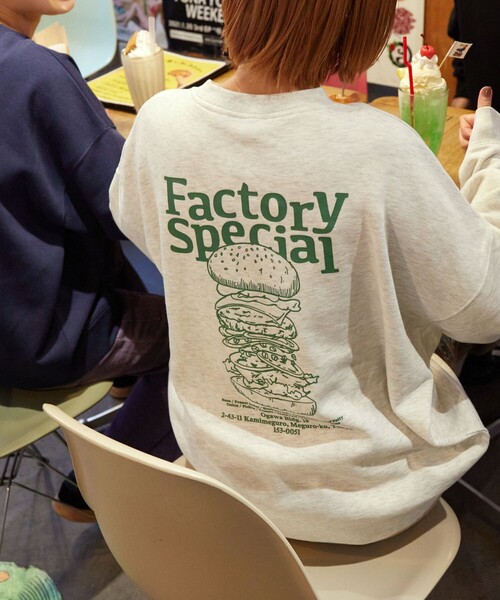 FREAK'S STORE(フリークスストア)の「限定展開 Burger Factory×FREAK'S STORE/バーガーファクトリー 別注 ビッグシルエット バックプリント クルーネックスウェット(スウェット・メンズ・グレー/ベージュ/ネイビー/ブラック・SMALL/LARGE/MEDIUM)」の14枚目の写真