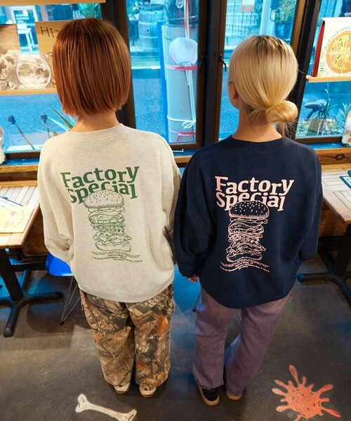 FREAK'S STORE(フリークスストア)の「限定展開 Burger Factory×FREAK'S STORE/バーガーファクトリー 別注 ビッグシルエット バックプリント クルーネックスウェット(スウェット・メンズ・グレー/ベージュ/ネイビー/ブラック・SMALL/LARGE/MEDIUM)」の7枚目の写真
