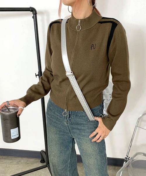 non-hedge(ノンヘッジ)の「ロゴ刺繍リングジップショート丈ニットプルオーバー(ニット/セーター・レディース・カーキ/ブラック/オフホワイト/グレー/ベージュ・FREE)」の16枚目の写真