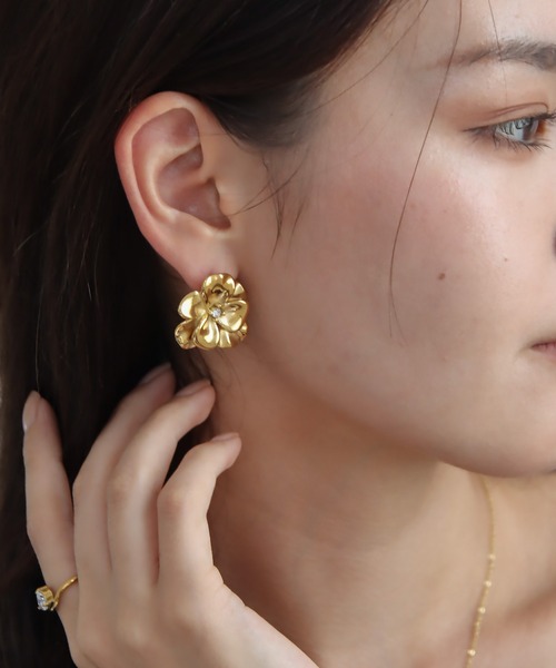 abaskdesign(アバスクデザイン)の「金属アレルギー対応 メタルフラワーピアス(ピアス(両耳用)・レディース・シルバー/ゴールド・FREE)」の3枚目の写真