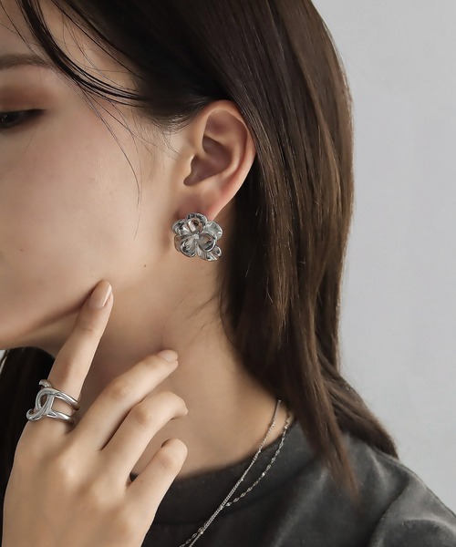 abaskdesign(アバスクデザイン)の「金属アレルギー対応 メタルフラワーピアス(ピアス(両耳用)・レディース・シルバー/ゴールド・FREE)」の7枚目の写真