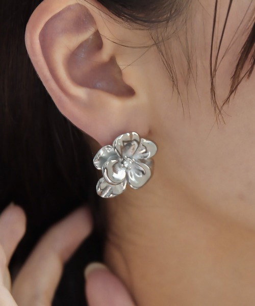 abaskdesign(アバスクデザイン)の「金属アレルギー対応 メタルフラワーピアス(ピアス(両耳用)・レディース・シルバー/ゴールド・FREE)」の8枚目の写真