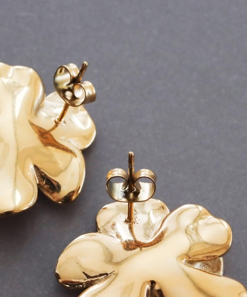 abaskdesign(アバスクデザイン)の「金属アレルギー対応 メタルフラワーピアス(ピアス(両耳用)・レディース・シルバー/ゴールド・FREE)」の11枚目の写真