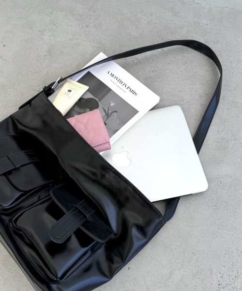 Loueme(ルエム)の「ダブルフラップポケットベルトショルダーバッグ(ショルダーバッグ・レディース・シルバー/ブラック/ブラウン・FREE)」の5枚目の写真