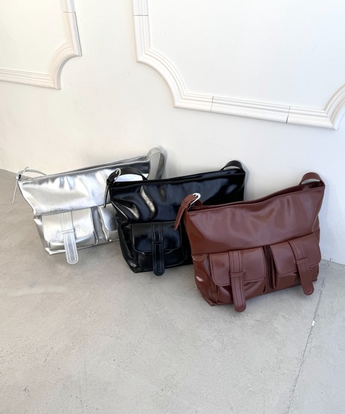 Loueme(ルエム)の「ダブルフラップポケットベルトショルダーバッグ(ショルダーバッグ・レディース・シルバー/ブラック/ブラウン・FREE)」の13枚目の写真