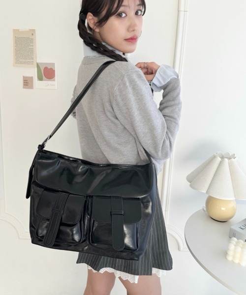 Loueme(ルエム)の「ダブルフラップポケットベルトショルダーバッグ(ショルダーバッグ・レディース・シルバー/ブラック/ブラウン・FREE)」の22枚目の写真