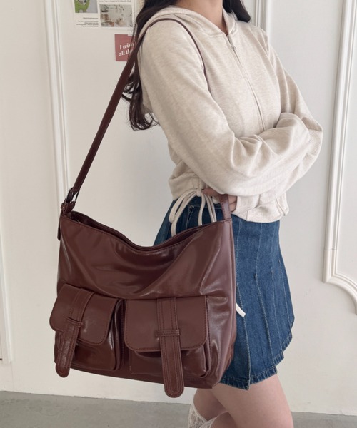 Loueme(ルエム)の「ダブルフラップポケットベルトショルダーバッグ(ショルダーバッグ・レディース・シルバー/ブラック/ブラウン・FREE)」の17枚目の写真