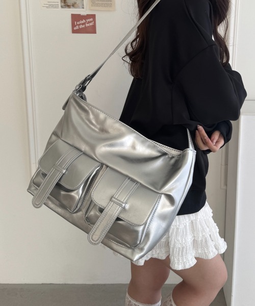Loueme(ルエム)の「ダブルフラップポケットベルトショルダーバッグ(ショルダーバッグ・レディース・シルバー/ブラック/ブラウン・FREE)」の20枚目の写真