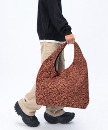 WOODENDOLL（ウッディンドール）の「レオパード柄 BIG トートバッグ B24AW89（ハンドバッグ）」