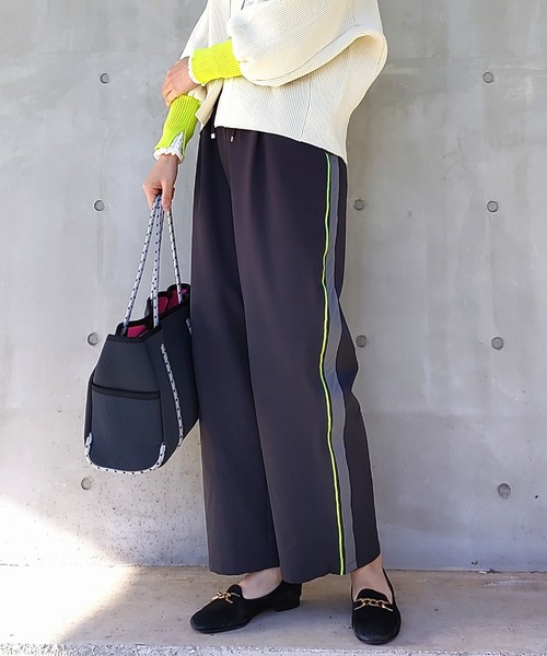 Q（キュー）の「サイドラインパンツ（その他パンツ・レディース・ベージュ/グレー・MEDIUM）」の21枚目の写真