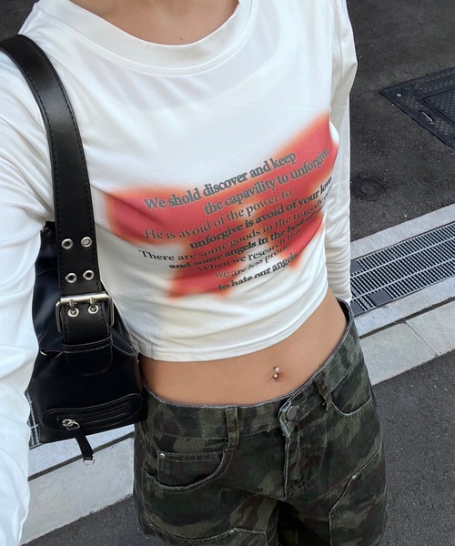 fiere(フィエール)の「リボンレタリングショート丈ロンT/長袖Tシャツ(Tシャツ/カットソー・レディース・A/ホワイト・MEDIUM)」の2枚目の写真