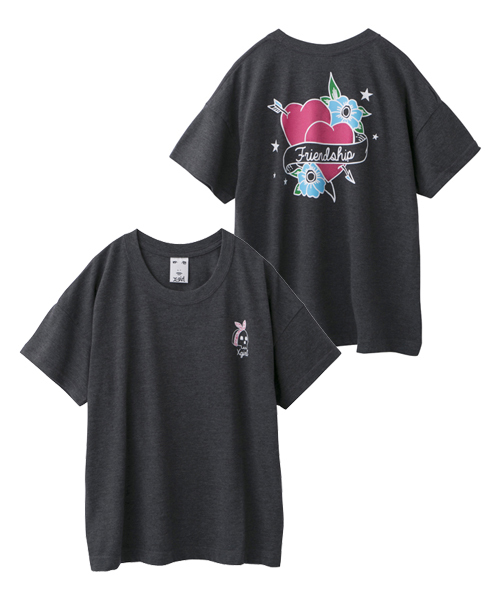 X-girl（エックスガール）の「TATOO S/S BIG TEE（Tシャツ/カットソー・レディース・ホワイト/チャコールグレー/イエロー/ネイビー・1/2）」の2枚目の写真
