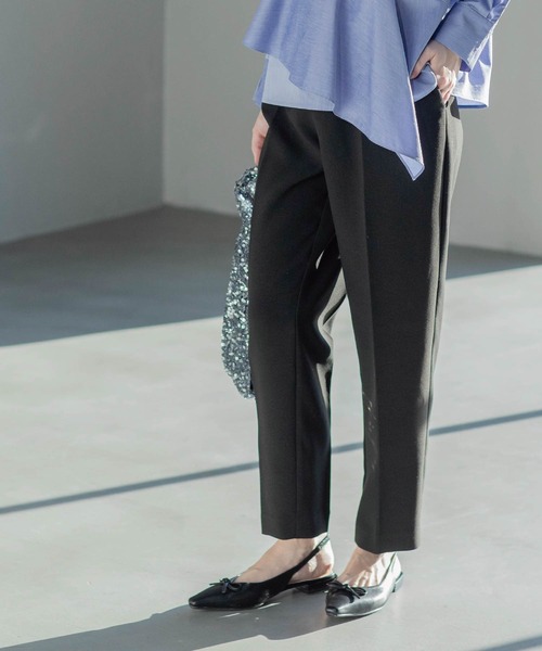 OPAQUE.CLIP(オペークドットクリップ)の「《SS-LLsize》美脚ストレッチイージーテーパードパンツ【洗濯機洗い可】(その他パンツ・レディース・ブラック/ライトベージュ/ネイビー・34/36/38/40/42)」の2枚目の写真