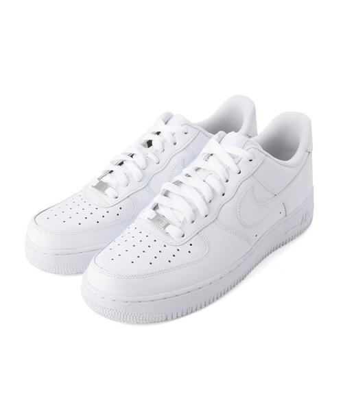 NIKE(ナイキ)の「<NIKE(ナイキ)> AIR FORCE 1/スニーカー(スニーカー・メンズ・ホワイト/ブラック・27cm/28cm/27.5cm/26.5cm)」の3枚目の写真
