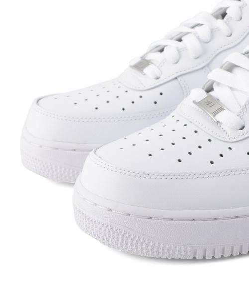 NIKE(ナイキ)の「<NIKE(ナイキ)> AIR FORCE 1/スニーカー(スニーカー・メンズ・ホワイト/ブラック・27cm/28cm/27.5cm/26.5cm)」の7枚目の写真