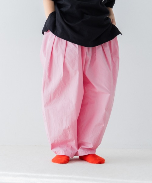 LOWRYS FARM（ローリーズファーム）の「タックバルーンパンツ　319793（その他パンツ・キッズ・チャコールグレー/ブラック/ブラック系その他/ピンク/オレンジ/ブルー・110cm/120cm/130cm/140cm/150cm）」の6枚目の写真
