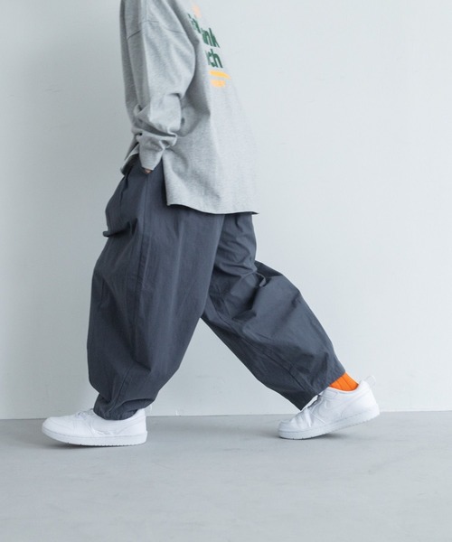 LOWRYS FARM（ローリーズファーム）の「タックバルーンパンツ　319793（その他パンツ・キッズ・チャコールグレー/ブラック/ブラック系その他/ピンク/オレンジ/ブルー・110cm/120cm/130cm/140cm/150cm）」の20枚目の写真