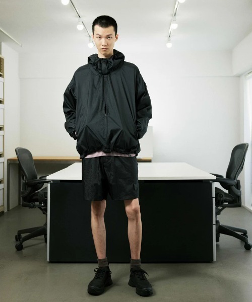 ジャケット・アウター TWELVE PERCENT POCKETABLE NYLON ANORAK XLARGE（エクストララージ）の「PANELED NYLON HOODED JACKET