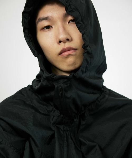 ジャケット・アウター TWELVE PERCENT POCKETABLE NYLON ANORAK XLARGE（エクストララージ）の「PANELED NYLON HOODED JACKET