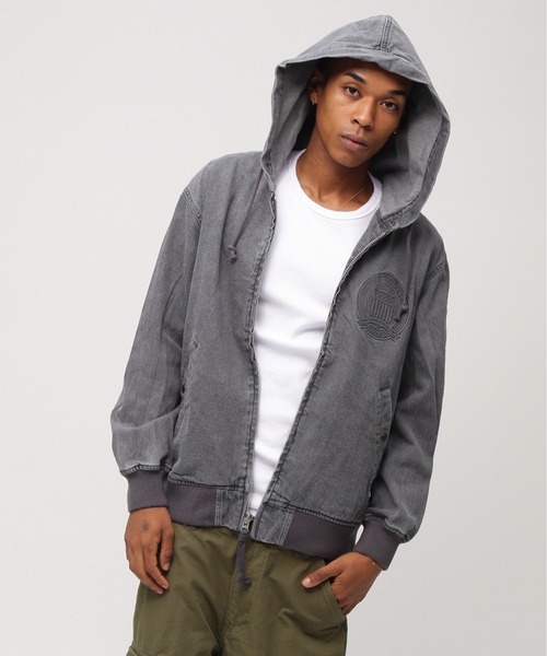 AVIREX(アヴィレックス)の「《直営店限定》DENIM SIGNATUR LOGO PARKA / デニム シグネチャーロゴ パーカー / AVIREX / アヴィレックス(パーカー・メンズ・ライトインディゴブルー/ブラック・MEDIUM/LARGE/X-LARGE/XX-LARGE)」の12枚目の写真