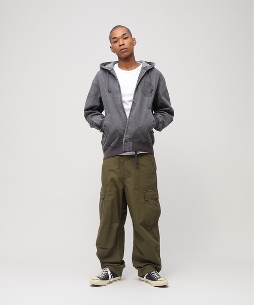 AVIREX(アヴィレックス)の「《直営店限定》DENIM SIGNATUR LOGO PARKA / デニム シグネチャーロゴ パーカー / AVIREX / アヴィレックス(パーカー・メンズ・ライトインディゴブルー/ブラック・MEDIUM/LARGE/X-LARGE/XX-LARGE)」の14枚目の写真