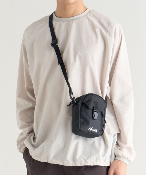 NANGA（ナンガ）の「ECOPAK UR SHOULDER POUCH/エコパック UR ショルダーポーチ（ショルダーバッグ・レディース・ブラック/オリーブ・FREE）」の2枚目の写真