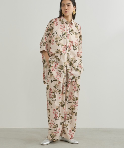 Libra Cue(リブラ キュー)の「ボタニカルプリントコクーンシルエットイージーパンツ(スラックス・レディース・アイボリー/ブラック・FREE)」の4枚目の写真