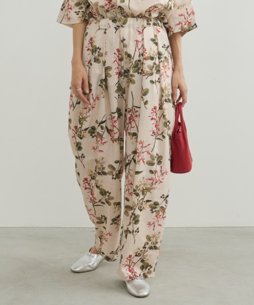 Libra Cue(リブラ キュー)の「ボタニカルプリントコクーンシルエットイージーパンツ(スラックス・レディース・アイボリー/ブラック・FREE)」の6枚目の写真