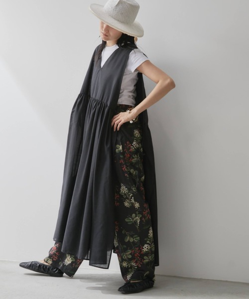 Libra Cue(リブラ キュー)の「ボタニカルプリントコクーンシルエットイージーパンツ(スラックス・レディース・アイボリー/ブラック・FREE)」の17枚目の写真