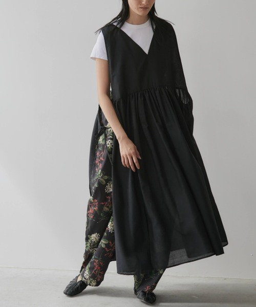 Libra Cue(リブラ キュー)の「ボタニカルプリントコクーンシルエットイージーパンツ(スラックス・レディース・アイボリー/ブラック・FREE)」の16枚目の写真