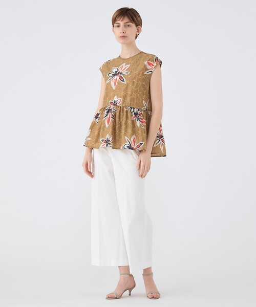 TOMORROWLAND collection(トゥモローランドコレクション)の「アイレットプルメリア ペプラムブラウス(シャツ/ブラウス・レディース・ベージュ系その他/ネイビー・36)」の3枚目の写真