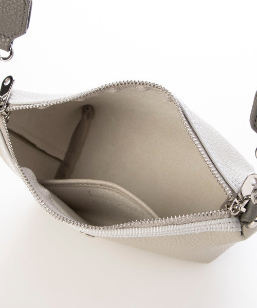 cache cache（カシュ カシュ）の「カシュカシュ cachecache / 舟型シュリンクショルダー（ショルダーバッグ・レディース・シルバー/アイボリー/グレー/ブラック/ライトグレー・FREE）」の14枚目の写真