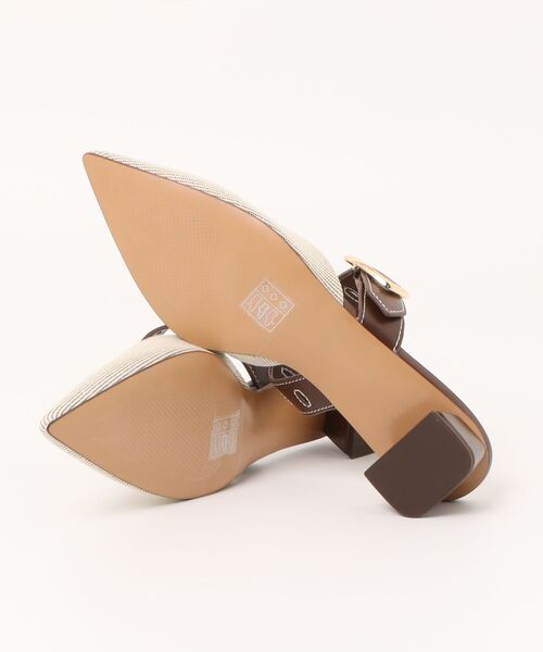 CHARLES & KEITH(チャールズ & キース)の「Sepphe セフェ メタリックバックル ポインテッドトゥヒールミュール(パンプス・レディース・ブラック/ブラウン/クリーム・22.5cm/23cm/23.5cm/24.5cm/25cm/25.5cm/26.5cm)」の9枚目の写真