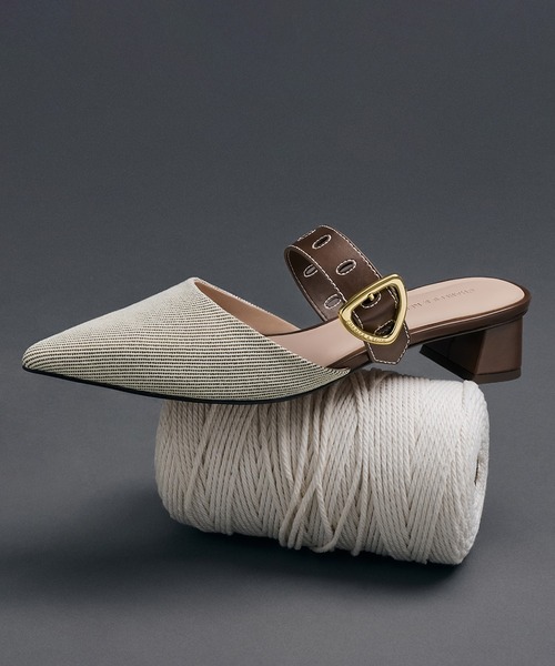 CHARLES & KEITH(チャールズ & キース)の「Sepphe セフェ メタリックバックル ポインテッドトゥヒールミュール(パンプス・レディース・ブラック/ブラウン/クリーム・22.5cm/23cm/23.5cm/24.5cm/25cm/25.5cm/26.5cm)」の17枚目の写真