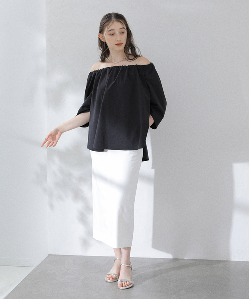 La TOTALITE（ラトータリテ）の「【洗える】オフショルブラウス（シャツ/ブラウス・レディース・ネイビー/イエロー・FREE）」の3枚目の写真