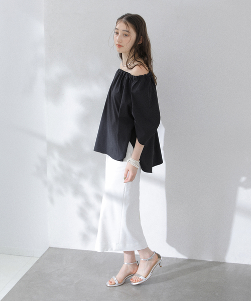 La TOTALITE（ラトータリテ）の「【洗える】オフショルブラウス（シャツ/ブラウス・レディース・ネイビー/イエロー・FREE）」の4枚目の写真