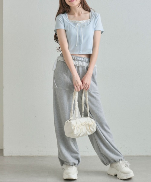 OLIVE des OLIVE(オリーブデオリーブ)の「レースリボンレイヤードトップス(Tシャツ/カットソー・レディース・ブラック/サックスブルー/トップグレー/アイボリー・FREE)」の6枚目の写真