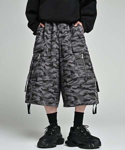 ADRER(アドラー)の「parachute cargo wide short pants / パラシュートカーゴ ワイド ショート パンツ(カーゴパンツ・メンズ・ブラック系1/ブラック/グレー系1/ブラック系2/ブラック系3・XS/S/M/L)」の8枚目の写真
