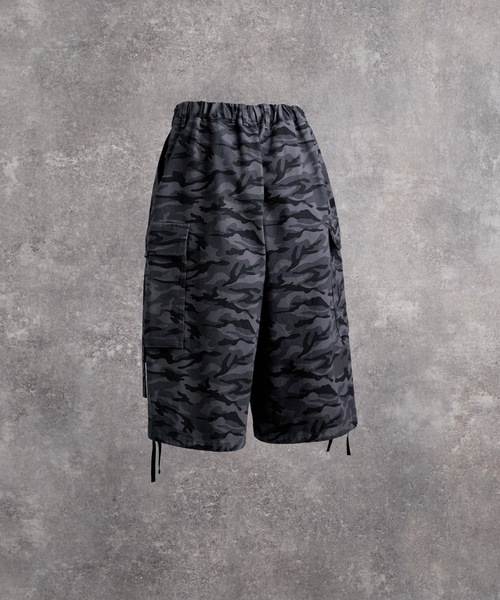 ADRER(アドラー)の「parachute cargo wide short pants / パラシュートカーゴ ワイド ショート パンツ(カーゴパンツ・メンズ・ブラック系1/ブラック/グレー系1/ブラック系2/ブラック系3・XS/S/M/L)」の16枚目の写真