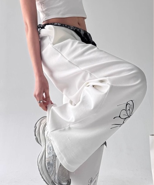 SHEENA（シーナ）の「レースレイヤードバタフライプリントスウェットワイドパンツ（スウェットパンツ・レディース・ホワイト/ブラック・M）」の5枚目の写真