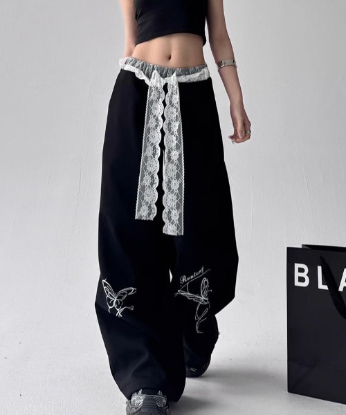 SHEENA（シーナ）の「レースレイヤードバタフライプリントスウェットワイドパンツ（スウェットパンツ・レディース・ホワイト/ブラック・M）」の7枚目の写真