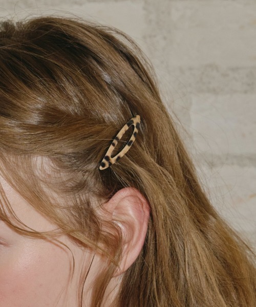 バレンティノ　ヘアピン Vロゴ シグネチャー メタル ヘアクリップ for ウィメンズ インチ