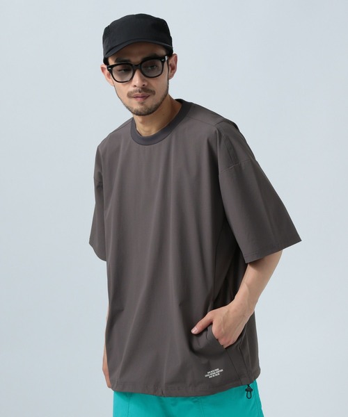 BAYFLOW（ベイフロー）の「[セットアップ可]アクティブ半袖プルオーバー【ストレッチ】（Tシャツ/カットソー・メンズ・ベージュ/グレー/ブラック・MEDIUM/LARGE）」の3枚目の写真