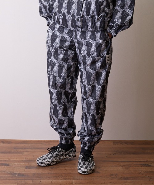 B'day(ビーデイ)の「ヴァンズ×オープニングセレモニー トラックパンツ US VANS x OPENING CEREMONY LEOPARD TRACK PANTS VN0A5FRQPQE(その他パンツ・メンズ・ブラック・X-SMALL/SMALL)」の4枚目の写真