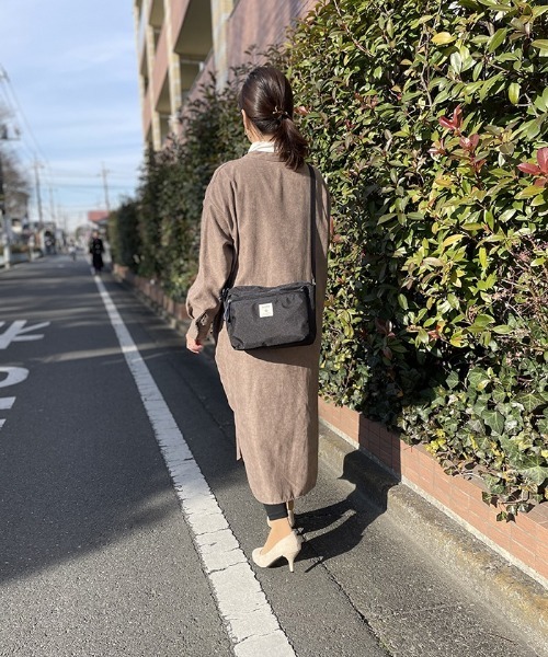 anello GRANDE(アネログランデ)の「anelloGRANDE クラフトショルダー GTM0302Z(ショルダーバッグ・レディース・ネイビー/オリーブ/ライトグレー/ブラック/ダークオレンジ・FREE)」の6枚目の写真